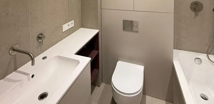 Biały montaż w łazience