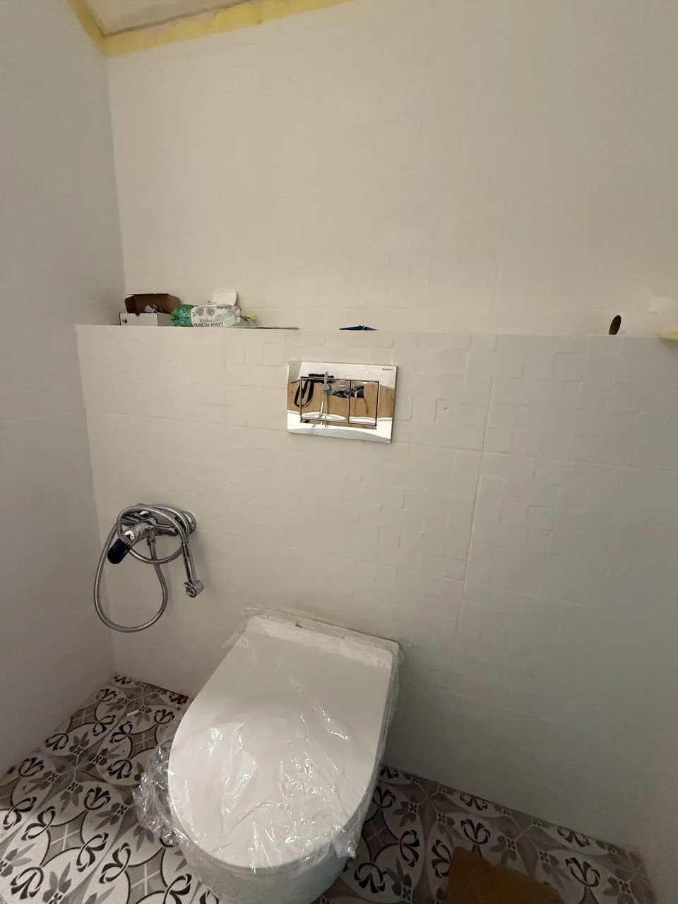 Montaż WC ze stelażem i prysznicem bidetowym: realizacja w Krakowie, zdjęcie 1