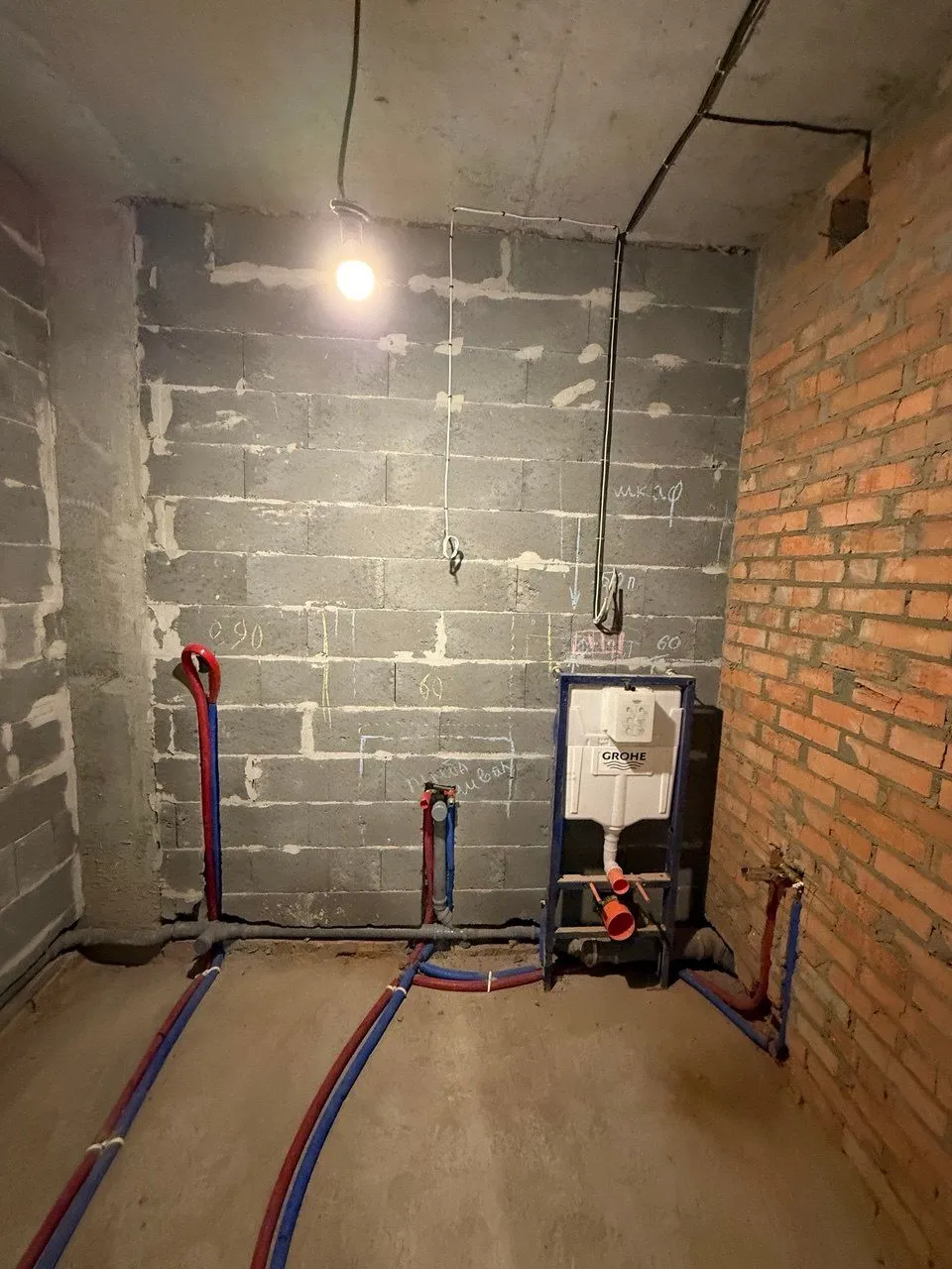Instalacja wodna w surowej łazience